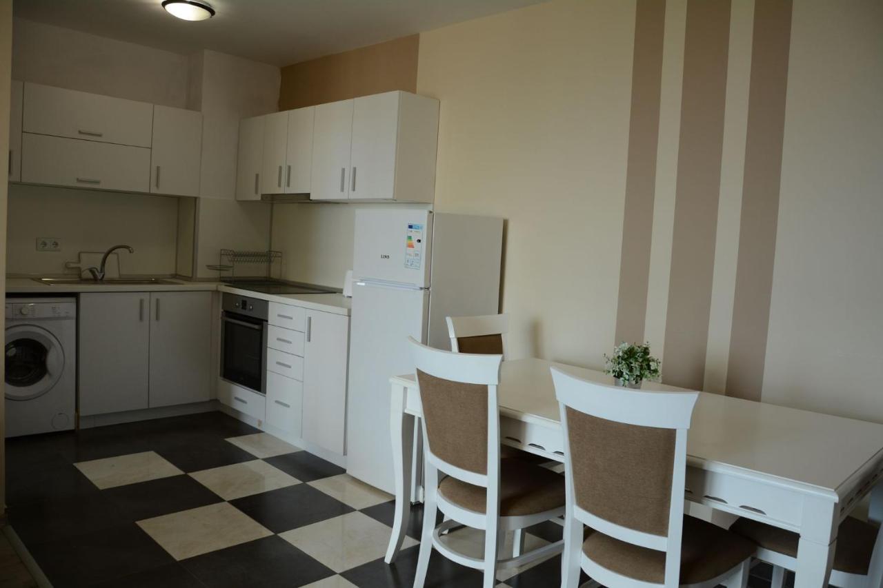 Flora Beach Private Aparthotel Pomorie Exterior photo