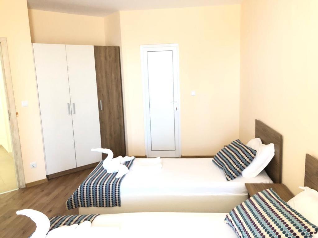 Flora Beach Private Aparthotel Pomorie Exterior photo